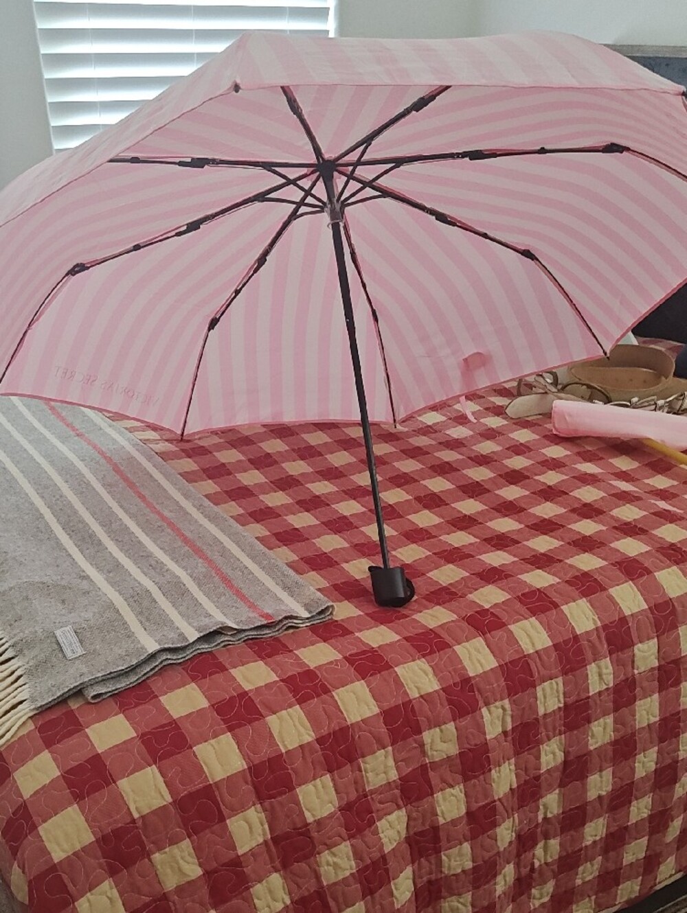 Victoria's Secret Pink Compact Umbrella with Sleeve - Picture 4 of 7